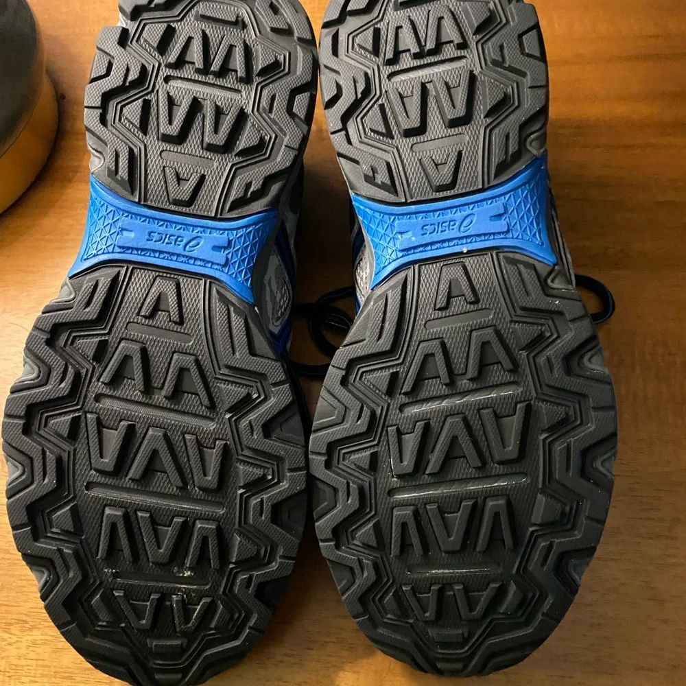 ASICS - Picture 4 of 5